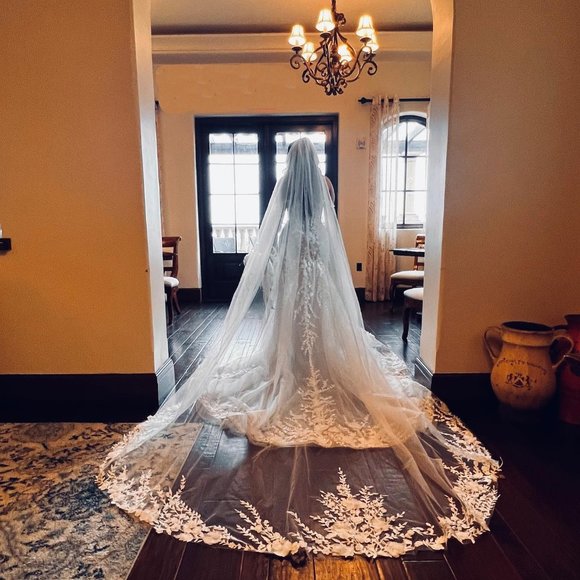 Calla Blanche Lilia Wedding Dress with Matching Cathedral Veil - Picture 5 of 12